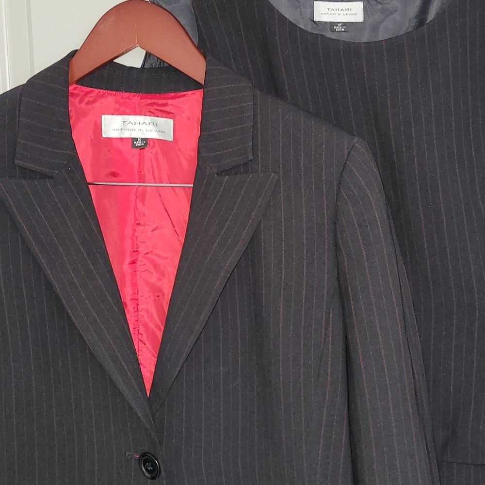 Tahari 3 piece Skirt suit set, Black white thin stripes, red lining jacket